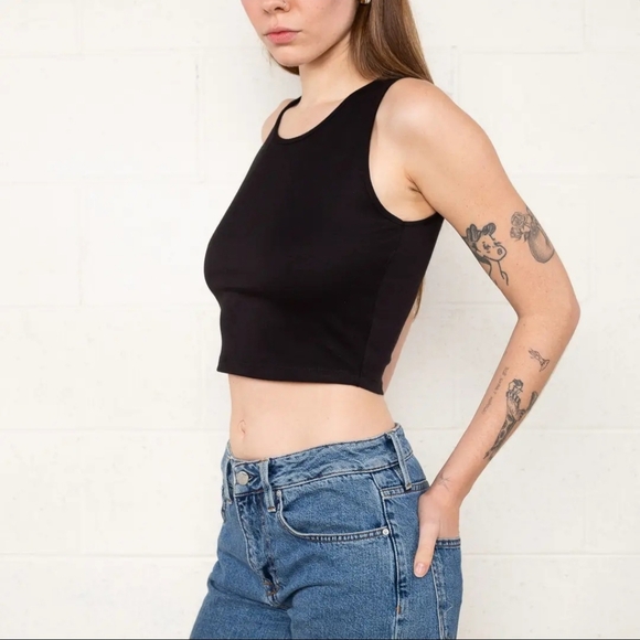 nlt Round Neck Cropped Stretch Tank in Black (nwt) - Picture 2 of 3